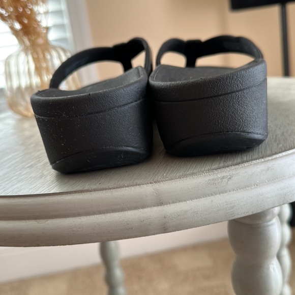 Vionic flip flops - Picture 4 of 7